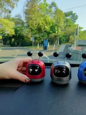 汽車用品 爆款熱賣中 可愛(ài)的機(jī)器人,即是香薰又是擺件,你是不是也安排上呢